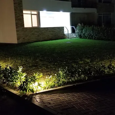 Reina With Private Garden At Lura 2, Gjiri Lalzit Apartment Fushe-Drac